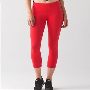 LULULEMON RED REVERSIBLE WUNDER UNDER CROP